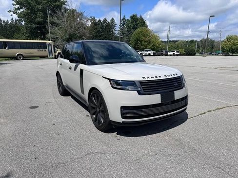 Used 2025 Land Rover Range Rover SV AWD/4WD image 1