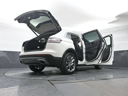 Used 2022 Lincoln Nautilus Reserve w/ Cargo Utility Package AWD/4WD image 50