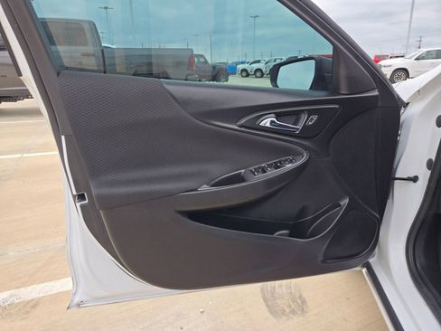 Used 2022 Chevrolet Malibu LS FWD image 12