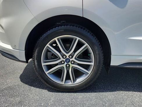 Used 2019 Ford Edge Titanium w/ Equipment Group 301A FWD image 5