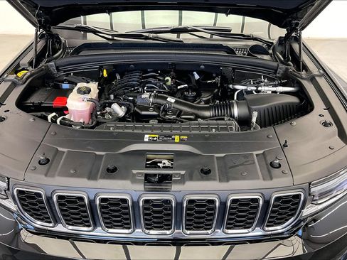 Used 2025 Jeep Grand Cherokee L Laredo w/ Luxury Tech Group I AWD/4WD image 9