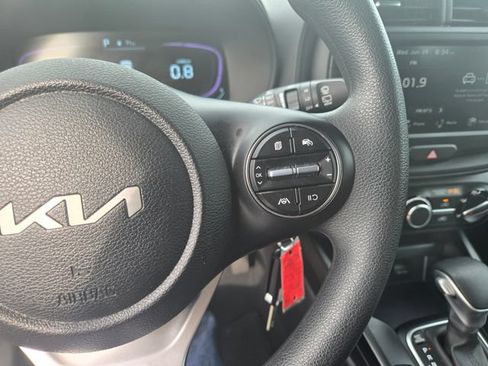 Used 2025 Kia Soul LX w/ LX Technology Package FWD image 16