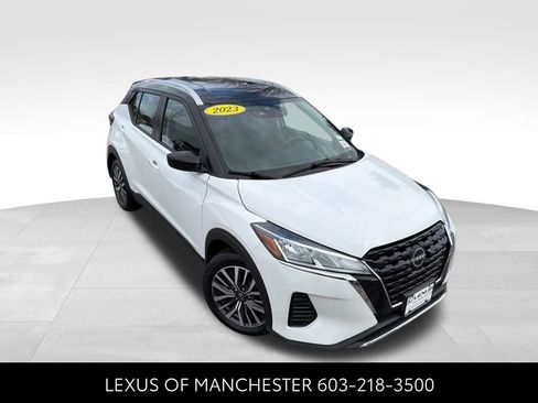 Used 2023 Nissan Kicks SV image 3