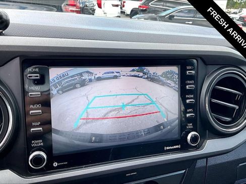 Used 2020 Toyota Tacoma TRD Off-Road AWD/4WD image 10