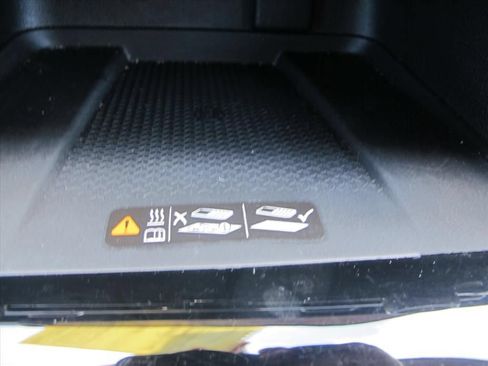 Used 2024 Chevrolet Traverse LT w/ Trailering Package FWD image 11