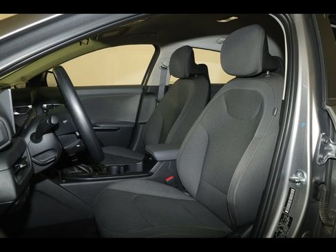 Used 2025 Kia K4 FWD image 11