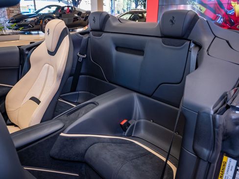 Used 2024 Ferrari Roma Spider image 13
