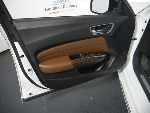 Used 2018 Acura TLX V6 SH-AWD w/ Technology Pkg image 14