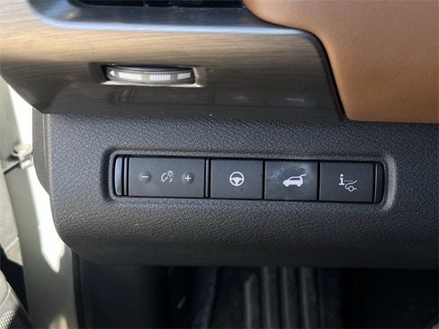 Used 2023 Nissan Pathfinder Platinum w/ Cargo Package image 25