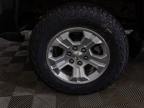 Used 2018 Chevrolet Silverado 1500 LT w/ LT Convenience Package image 42