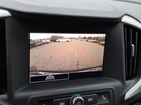 Used 2024 GMC Terrain SLE w/ Driver Convenience Package image 17