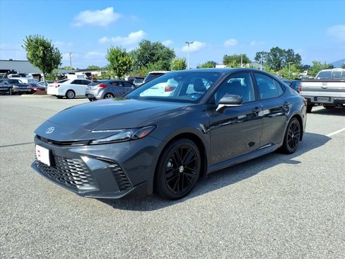Certified 2025 Toyota Camry SE FWD image 9