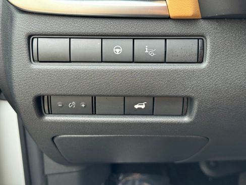Used 2022 Nissan Rogue Platinum w/ Head-Up Display Package FWD image 18