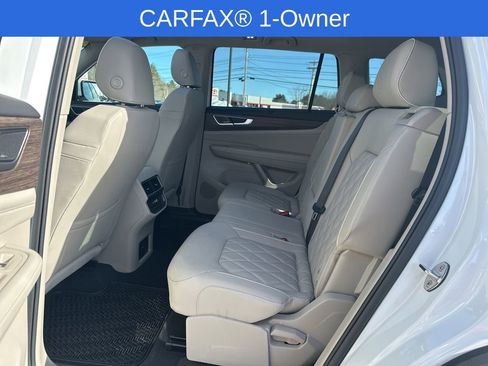 Used 2025 Volkswagen Atlas SEL Premium R-Line image 32