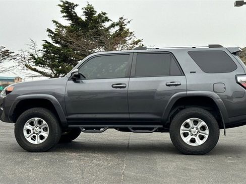 Used 2020 Toyota 4Runner SR5 Premium w/ Moonroof Package image 8