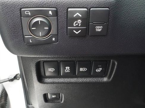 Used 2023 Lexus GX 460 Premium image 13