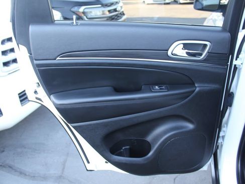 Used 2022 Jeep Grand Cherokee Limited AWD/4WD image 25