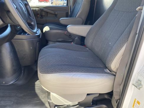 Used 2024 GMC Savana 2500 w/ Driver Convenience Package image 9