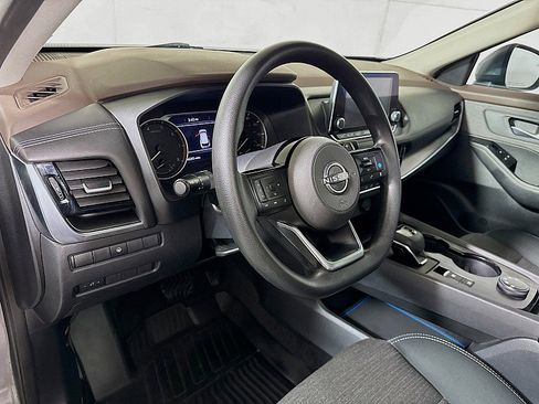 Used 2022 Nissan Rogue SV image 9