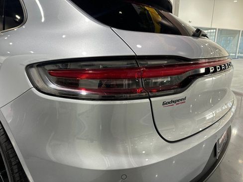 Used 2021 Porsche Macan AWD/4WD image 36
