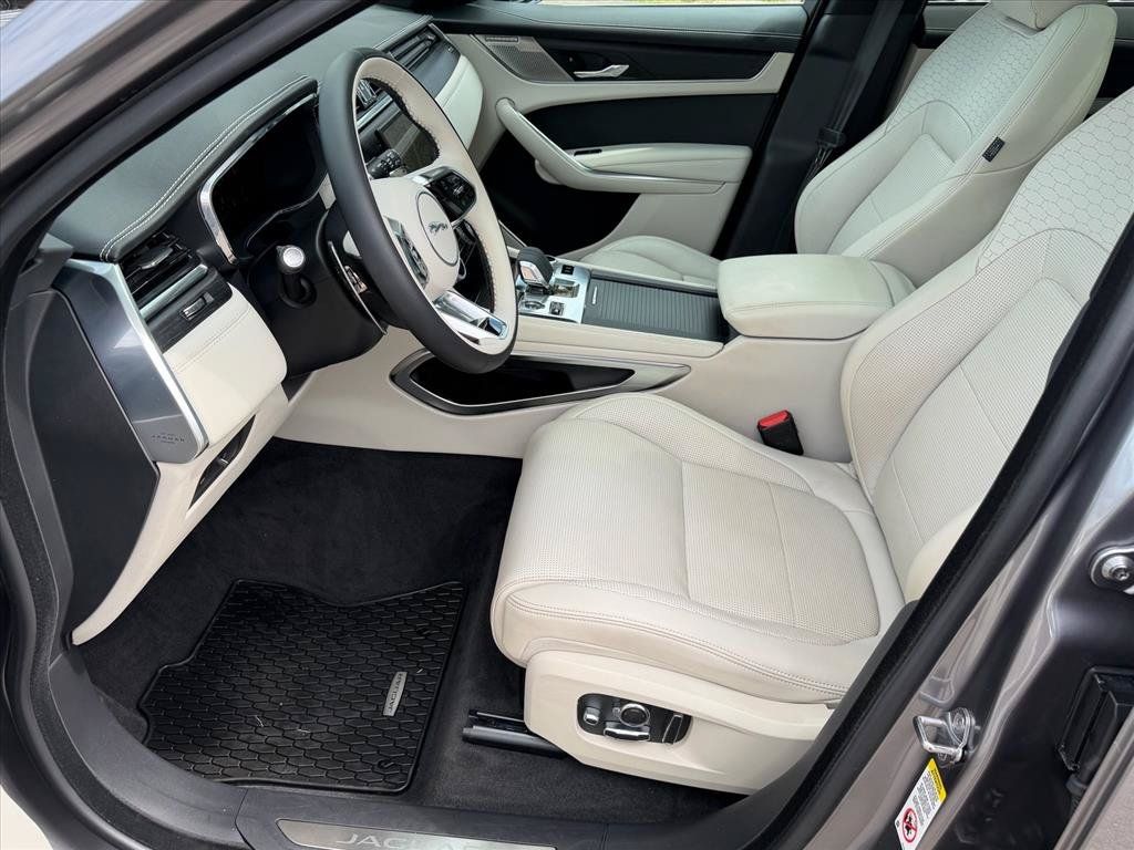 Used 2025 Jaguar F-PACE R-Dynamic S AWD/4WD image 10