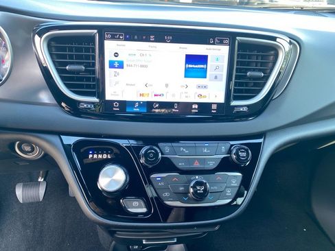 New 2026 Chrysler Voyager LX image 7