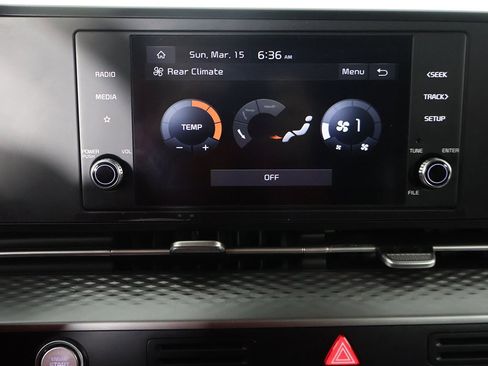 Used 2024 Kia Carnival LX image 42