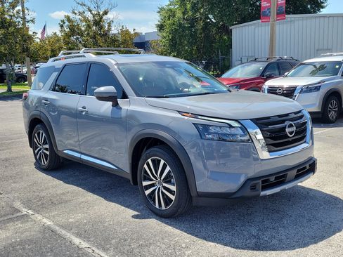 Certified 2025 Nissan Pathfinder Platinum w/ Cargo Package FWD image 3