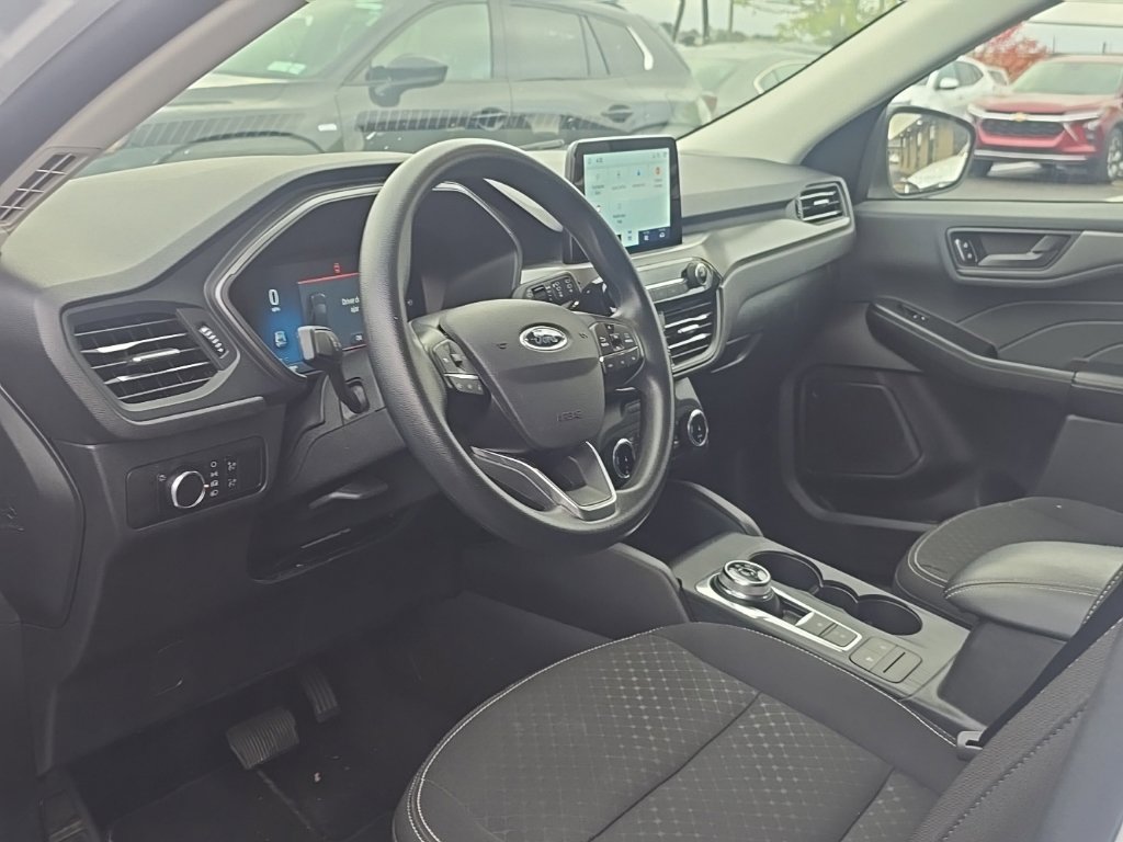 Used 2025 Ford Escape Active AWD/4WD image 6