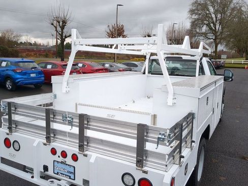 New 2024 Ford F550 4x4 Regular Cab Super Duty image 19