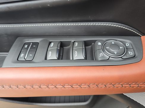 Used 2023 GMC Yukon Denali Ultimate AWD/4WD image 29