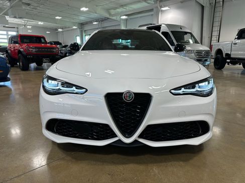 Used 2024 Alfa Romeo Giulia Veloce RWD image 2