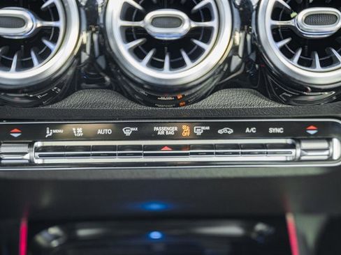 Used 2021 Mercedes-Benz GLB 250 4MATIC image 23