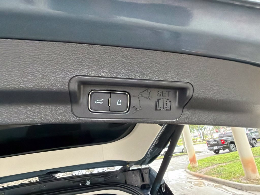 Used 2025 Ford Explorer Active RWD image 40