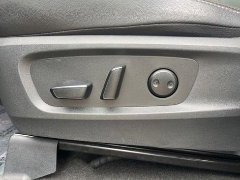 Used 2025 Nissan Pathfinder SL FWD image 11