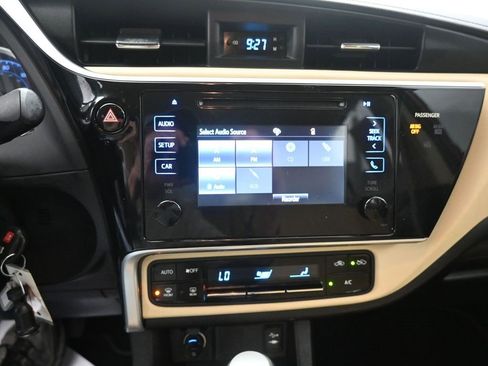 Used 2017 Toyota Corolla L image 27