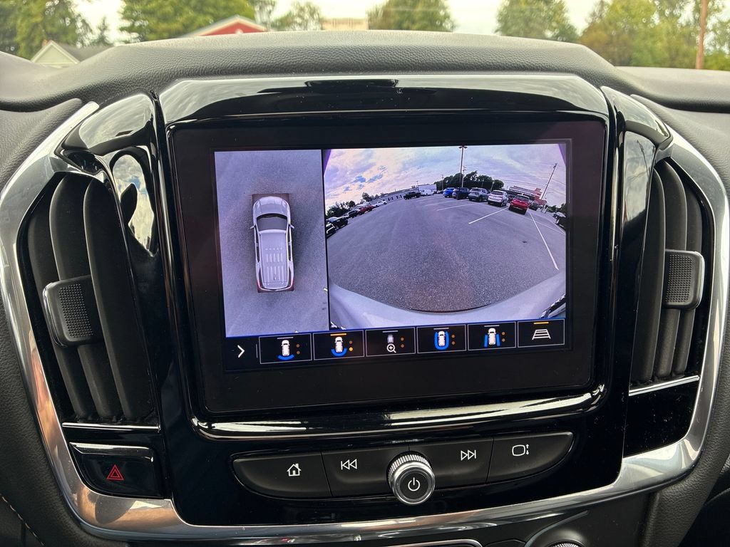 Used 2020 Chevrolet Traverse LT w/ LT Premium Package AWD/4WD image 24