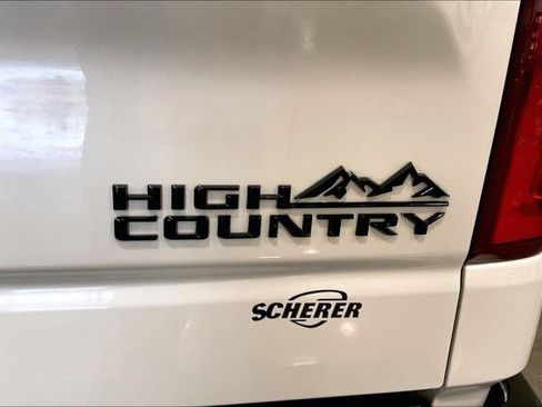 Used 2024 Chevrolet Silverado 1500 High Country w/ Technology Package AWD/4WD image 9