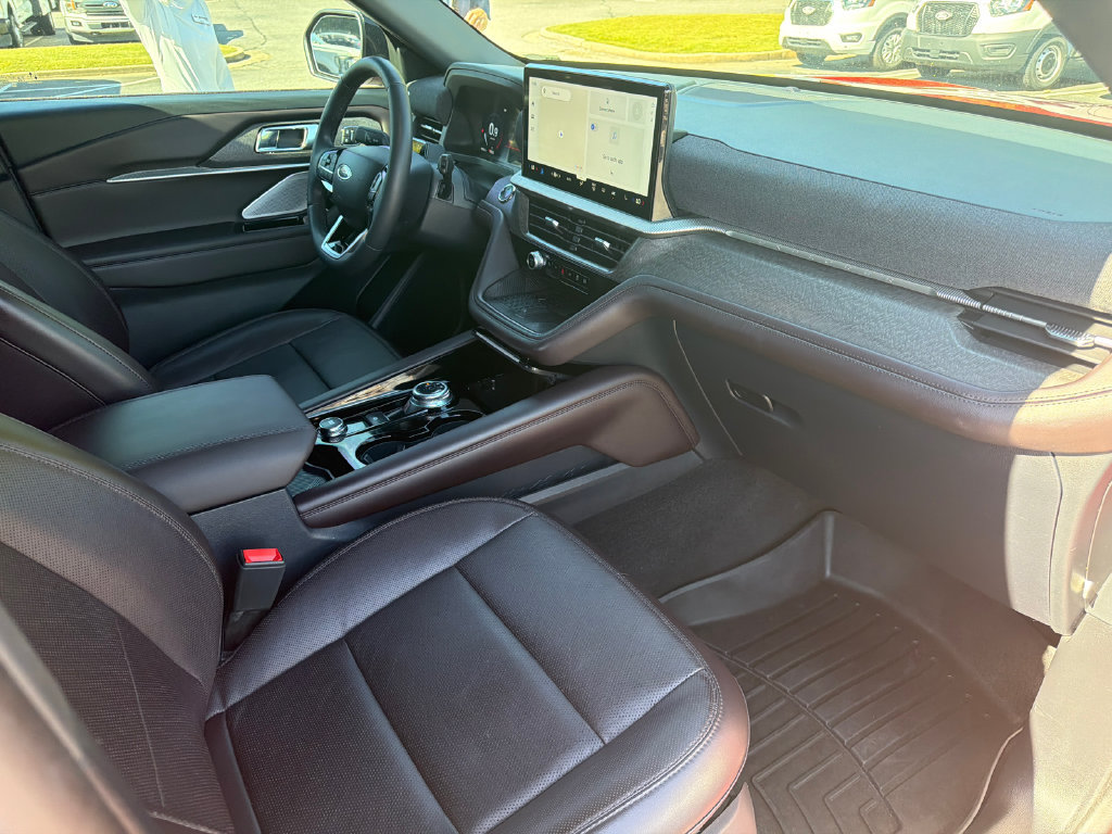 Used 2025 Ford Explorer Platinum RWD image 13