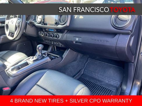 Certified 2018 Toyota Tacoma TRD Off-Road AWD/4WD image 22