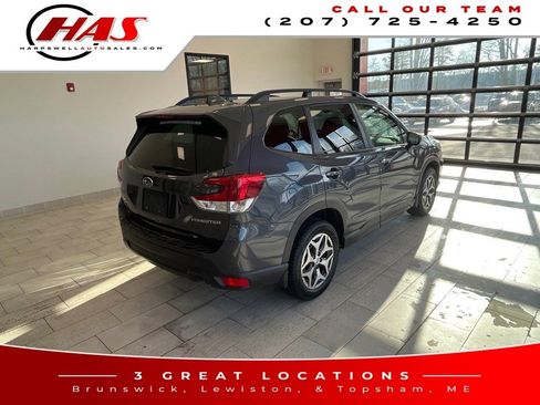 Used 2021 Subaru Forester Premium image 6