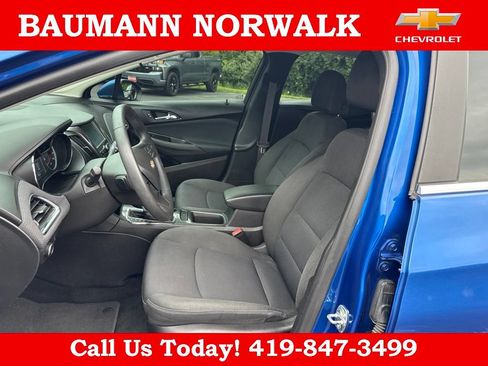 Used 2017 Chevrolet Cruze LT w/ Convenience Package FWD image 20