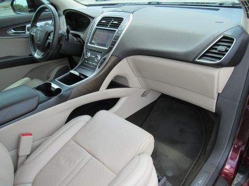 Used 2020 Lincoln Nautilus Reserve w/ Equipment Group 202A AWD/4WD image 11