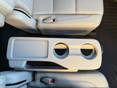 Used 2015 Toyota Highlander XLE image 24