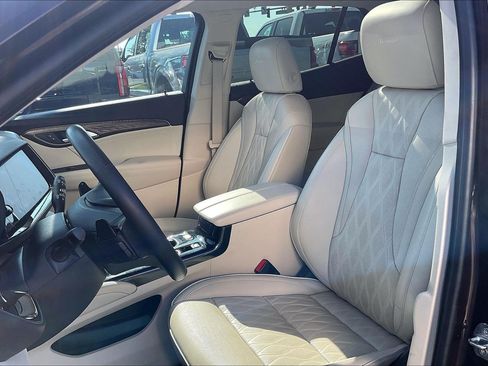 Used 2022 Buick Envision Avenir w/ Premium Seat Package FWD image 23