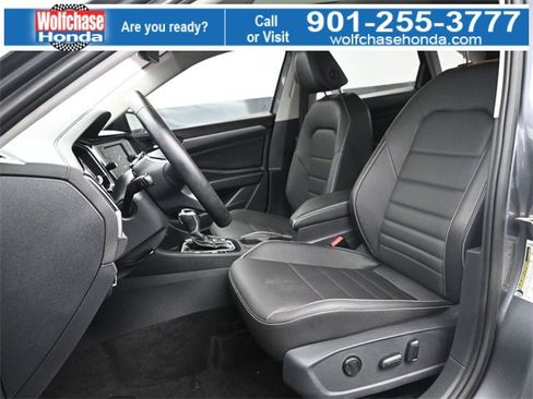 Used 2024 Volkswagen Jetta SE w/ Panoramic Sunroof Package image 19