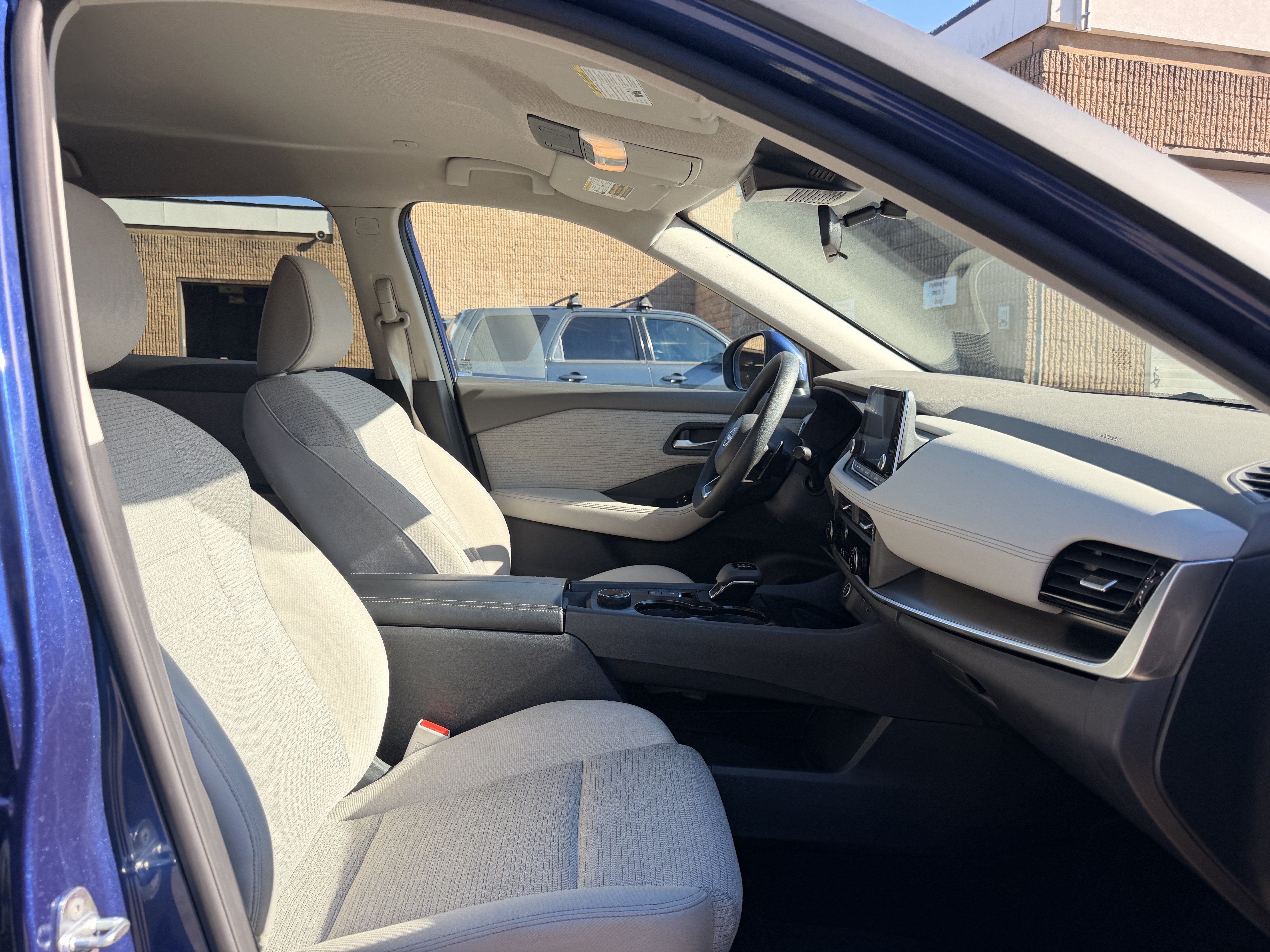 Used 2023 Nissan Rogue SV AWD/4WD image 14