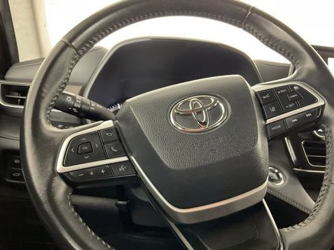 Used 2023 Toyota Highlander LE FWD image 24