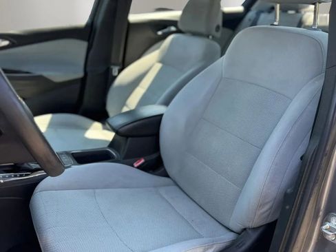 Used 2019 Chevrolet Cruze LT w/ Convenience Package FWD image 11