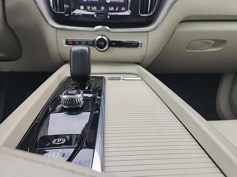 Certified 2024 Volvo XC60 B5 Core AWD/4WD image 33